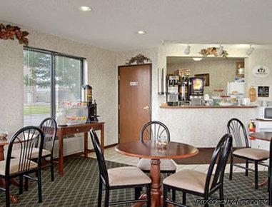 Super 8 By Wyndham I-70 Hotel