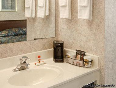 Super 8 By Wyndham I-70 Hotel 2*