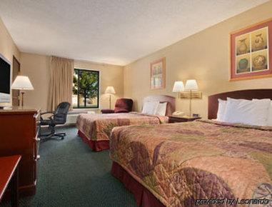 Hotel Super 8 By Wyndham I-70 Salina
