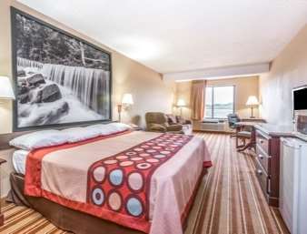 Super 8 By Wyndham I-70 Hotel